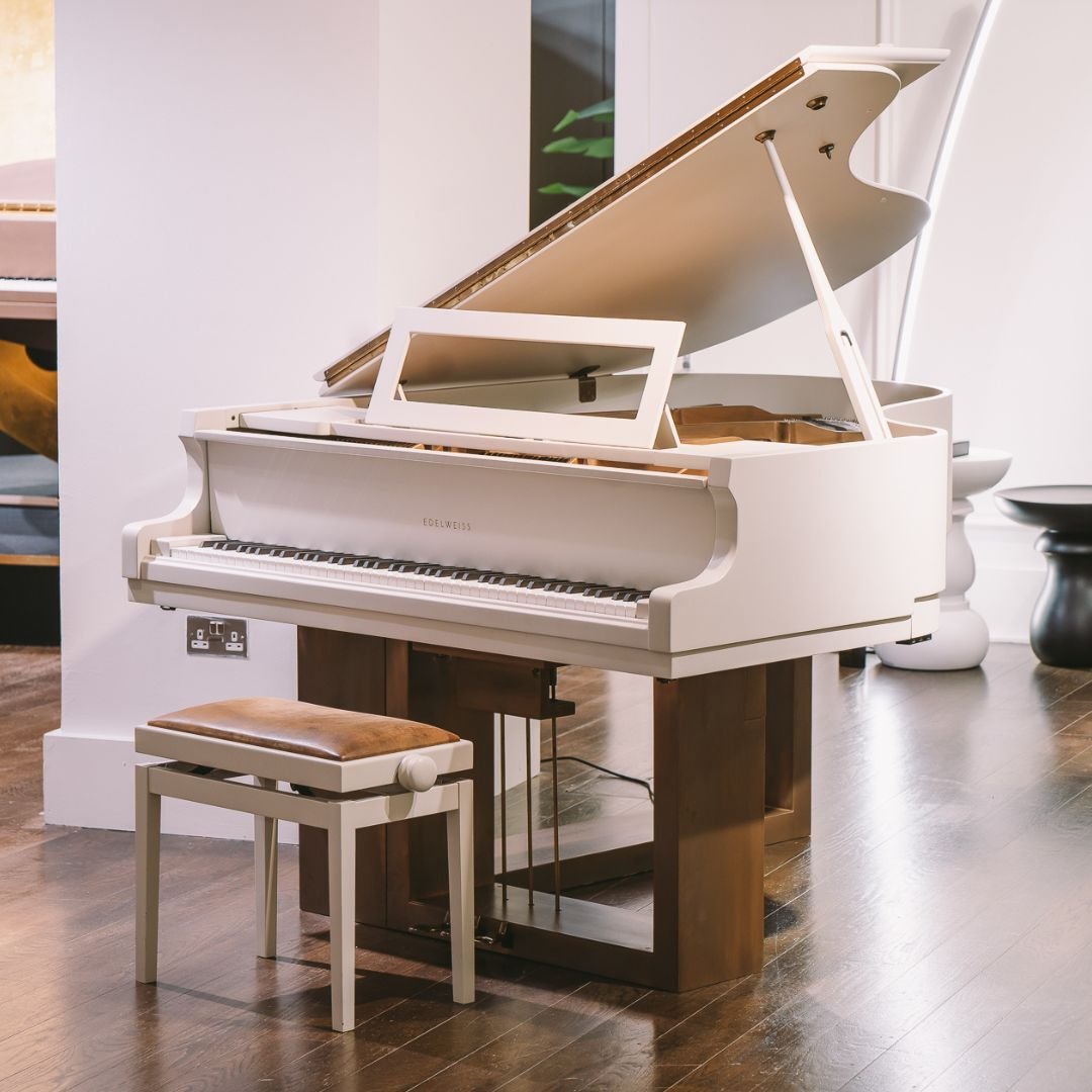 The Liquid Moda - Immediate Delivery The Liquid Moda - Immediate Delivery