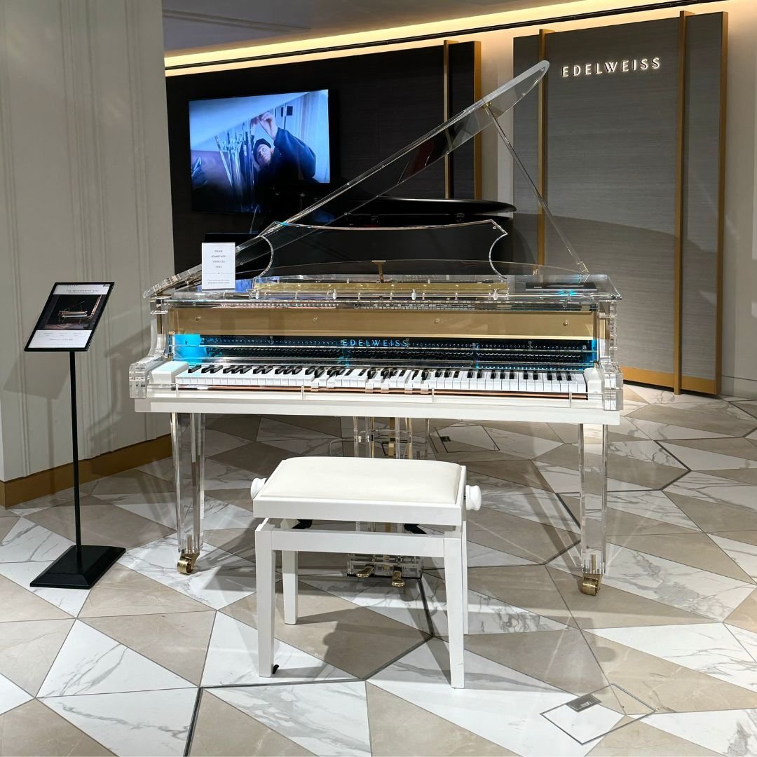 The Transparent S132 - Harrods Showroom The Transparent S132 - Harrods Showroom